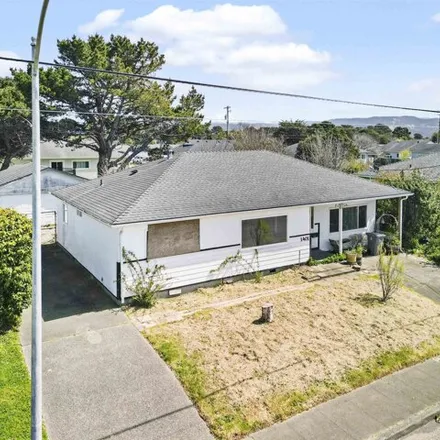 Buy this 3 bed house on 1417 Huntington Street in Crescent City, CA 95531