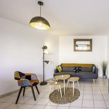 Rent this 2 bed apartment on Rouen