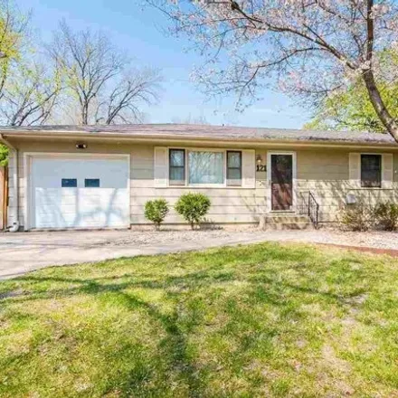 Buy this 3 bed house on 121 Harvey Drive in Manhattan, KS 66502