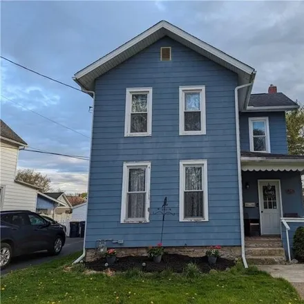 Buy this 4 bed house on 39 West Grant Street in City of Lockport, NY 14094