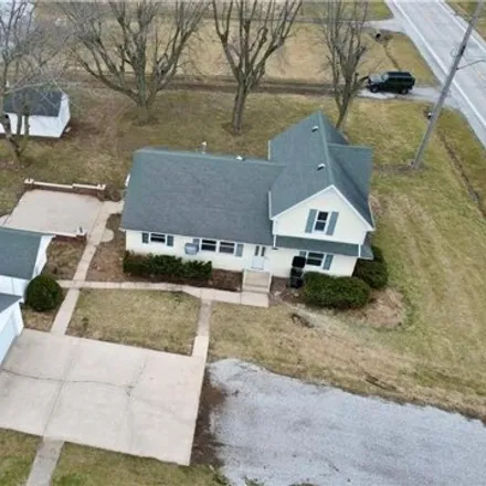 Image 2 - 374 West 3rd Street, St. Peter, Fayette County, IL 62880, USA - House for sale