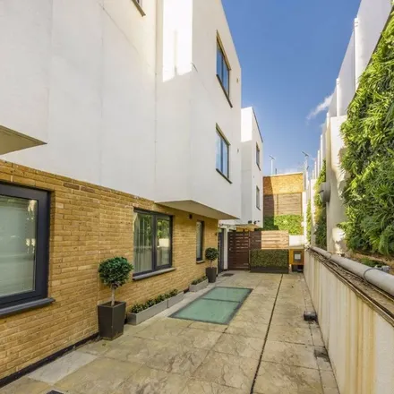 Rent this 4 bed apartment on Dumpton Place in Primrose Hill, London