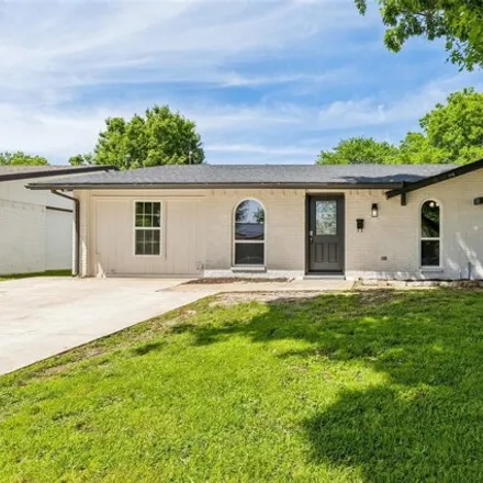 Buy this 3 bed house on 1106 Las Palmas Drive in Grand Prairie, TX 75051
