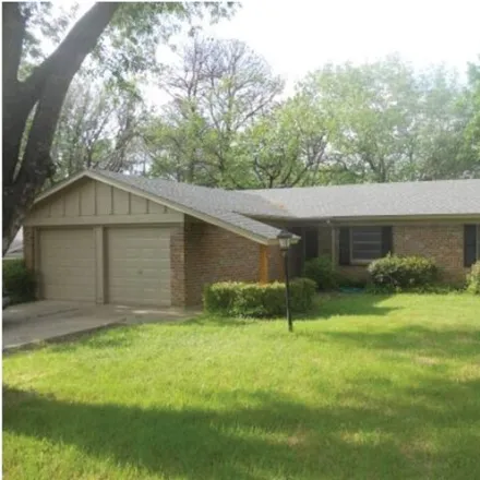 Rent this 3 bed house on 1807 Larkspur Drive in Arlington, TX 76013