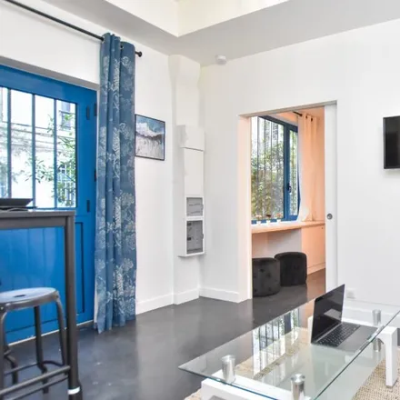 Rent this 1 bed apartment on Direction Régionale des Finances Publiques d'Île-de-France et de Paris - Site Réaumur in 94 Rue Réaumur, 75002 Paris