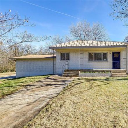 Rent this 3 bed house on 108 Clinton Drive in Weatherford, TX 76086