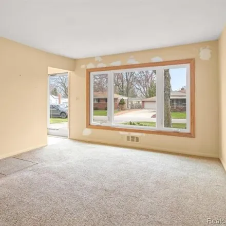 Image 2 - 15425 Mayfield, Livonia, MI 48154, USA - House for sale