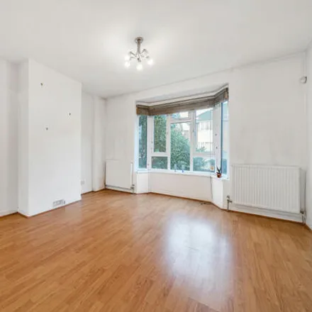 Image 3 - Saint Andrews Road, London, W3 7NF, United Kingdom - Townhouse for sale