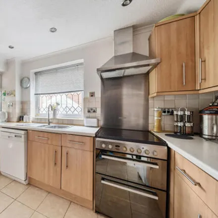 Image 4 - Bunhill Close, Dunstable, LU6 1TH, United Kingdom - Duplex for sale