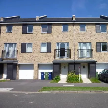 Rent this 4 bed townhouse on 84 Woodhead Drive in Cambridge, CB4 1YX