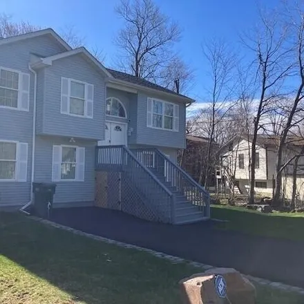 Rent this 5 bed house on 8405 Porcupine Drive in Coolbaugh Township, PA 18466