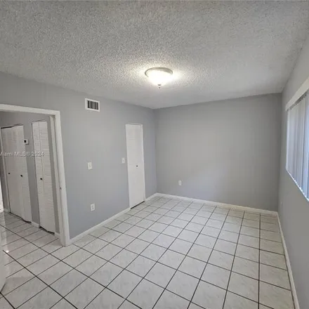 Image 4 - 6625 West 4th Avenue, Hialeah, FL 33012, USA - Townhouse for rent