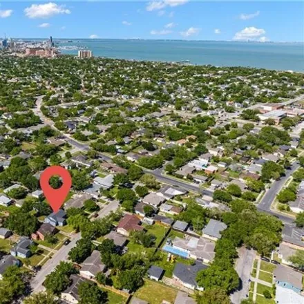 Image 2 - 754 Sorrell Street, Corpus Christi, TX 78404, USA - House for sale