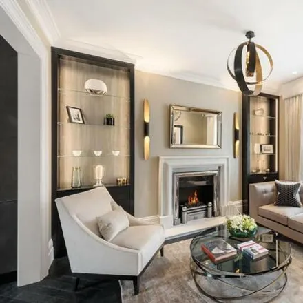 Rent this 5 bed townhouse on 93 Eaton Terrace in London, SW1W 8TW