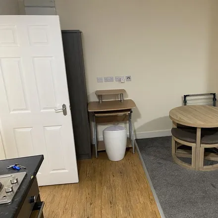 Image 6 - Clarence Road, Wolverhampton, WV1 4JH, United Kingdom - Apartment for rent