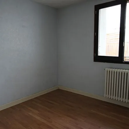 Rent this 3 bed apartment on 40 Rue de la Fraternité in 47300 Villeneuve-sur-Lot, France