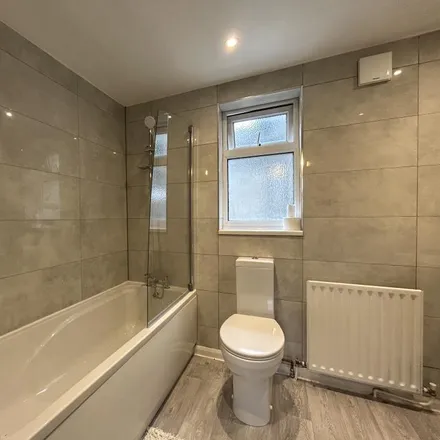 Rent this 2 bed apartment on St James Road in London, SM1 2TJ