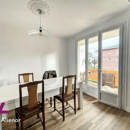 Rent this 3 bed apartment on 50 Rue Ludovic Trarieux in 24000 Périgueux, France