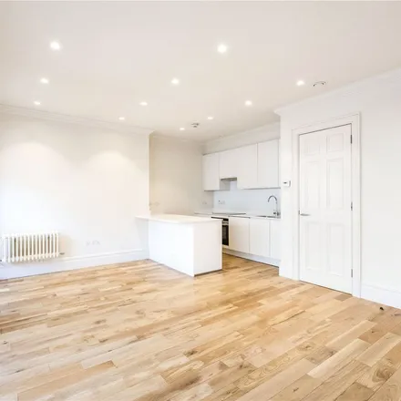 Rent this 3 bed apartment on Cockspur Street in London, WC2N 5NJ