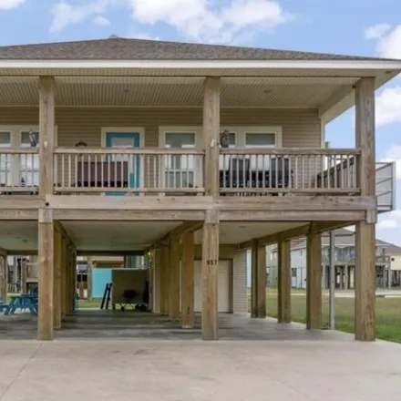 Buy this 3 bed house on 931 Fisherman Drive South in Galveston County, TX 77650