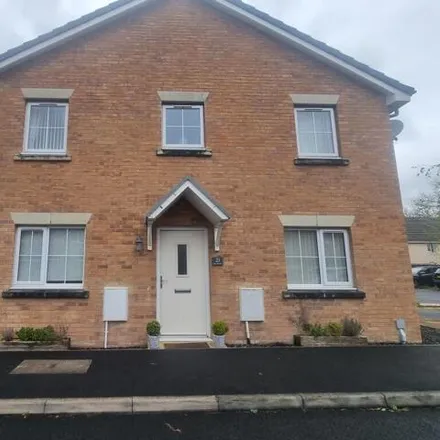 Rent this 2 bed house on Llys Morfydd in Pontarddulais, SA4 8TF