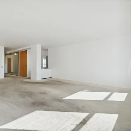 Image 4 - 8100 South South Shore Drive, Chicago, IL 60617, USA - House for sale