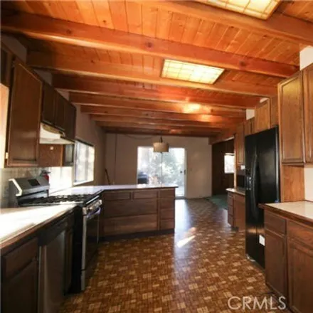 Image 5 - 31552 Cedarwood Drive, Running Springs, CA 92382, USA - House for sale