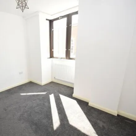 Image 5 - Wesley Court, Priory Road, High Wycombe, HP13 6SF, United Kingdom - Room for rent