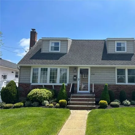 Buy this 2 bed house on 2732 Landing Avenue in Bellmore, NY 11710