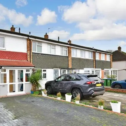 Buy this 5 bed house on Dorothy Evans Close in London, DA7 6AJ
