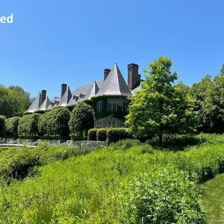 Buy this 7 bed house on 266 Michigan Road in Pinneys Corners, New Canaan