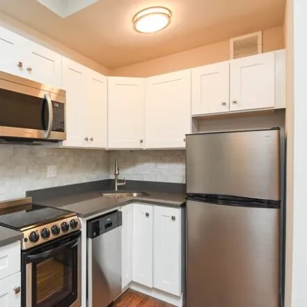 Image 2 - 640 W Wrightwood Ave Apt 109, Chicago, Illinois, 60614 - House for rent