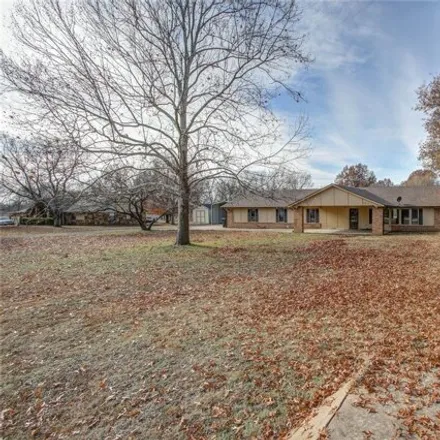 Image 2 - 755 Spring Lane, Claremore, OK 74017, USA - House for sale