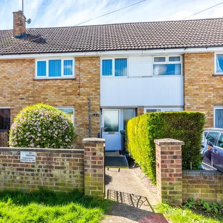 Rent this 3 bed townhouse on 34 Grafton Road (o/s) in Grafton Road, Rushden