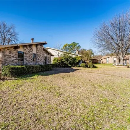 Image 3 - 3184 Ridgemoor Drive, Garland, TX 75044, USA - House for sale