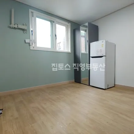 Rent this studio apartment on 서울특별시 동작구 사당동 419-113