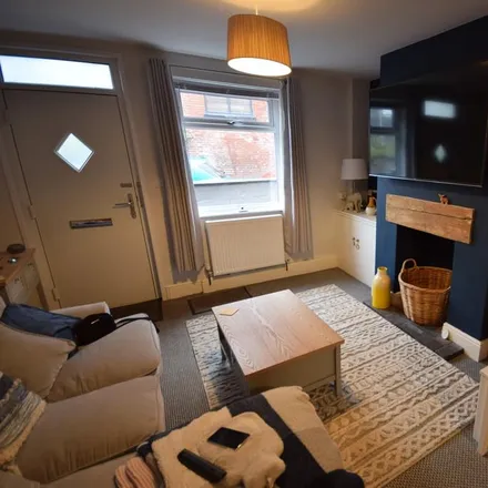 Image 3 - The Green, Kingsley, ST10 2DT, United Kingdom - Townhouse for rent