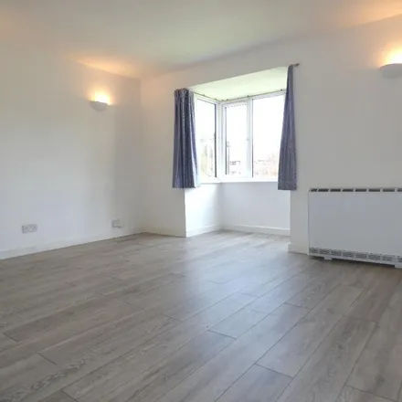 Image 3 - Cricketers Close, London, DA8 1TX, United Kingdom - Apartment for rent