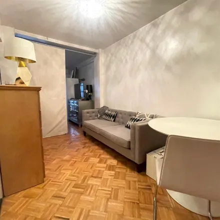 Image 4 - 50 Bayard Street, New York, NY 10013, USA - Room for rent