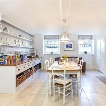 Image 3 - Browne's Lodge, 22 West Street, Reigate, RH2 9BS, United Kingdom - House for sale