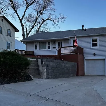 Buy this 3 bed house on 671 South Cornelia Street in Sioux City, IA 51106