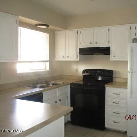 Image 6 - 211 Zenith Drive, El Paso, TX 79912, USA - House for rent