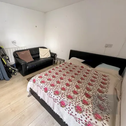 Rent this studio apartment on Clairvale Road in London, TW5 9AF