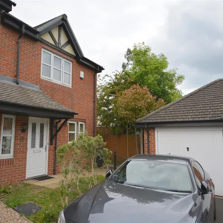 Rent this 3 bed townhouse on New Chestnut Place in Derby, DE23 1JJ