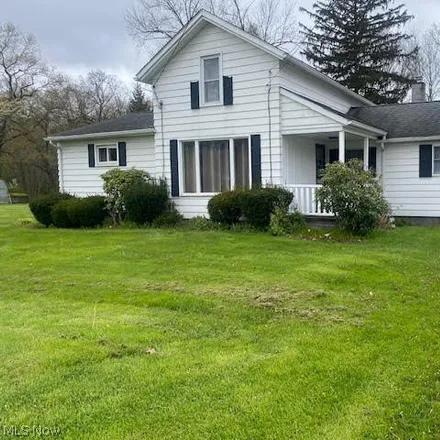 Buy this 3 bed house on 392 South Leavitt Road in Leavittsburg, Warren Township