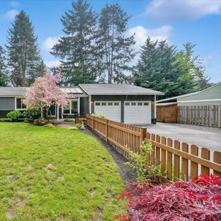 Buy this 3 bed house on 8910 Southwest Arapaho Road in Tualatin, OR 97062