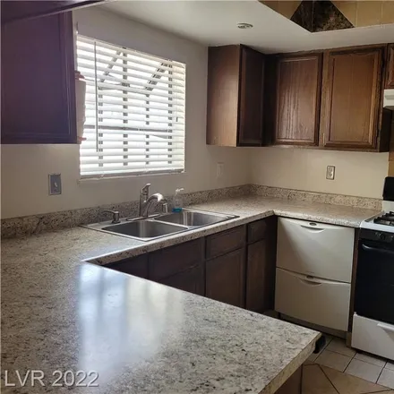 Image 4 - 4958 Schumann Drive, Spring Valley, NV 89146, USA - Townhouse for sale