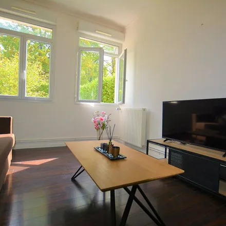 Rent this 5 bed apartment on 2 bis Rue Tabart in 45100 Orléans, France