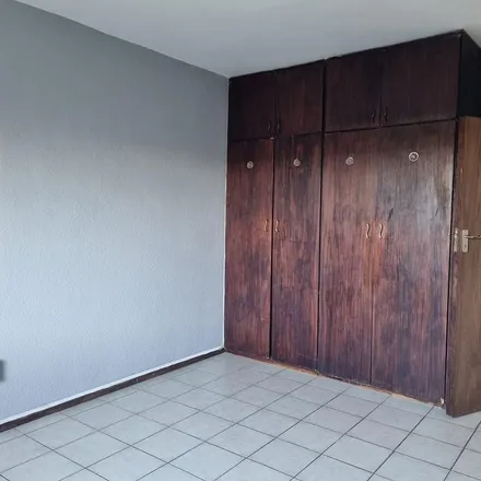 Rent this 1 bed apartment on Goodwood Magistrate's Court in Voortrekker Road, Vrijzee