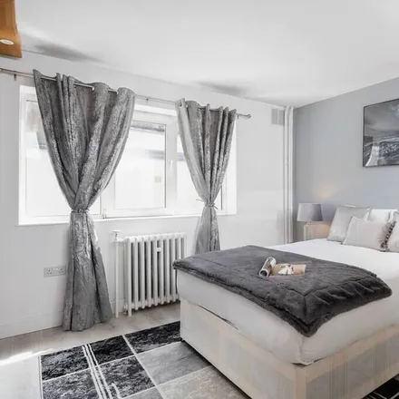Rent this 4 bed townhouse on London in W2 4DB, United Kingdom